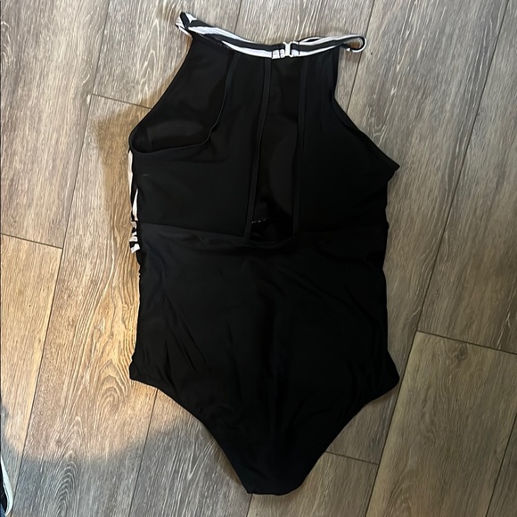 Black and White Striped Swimsuit - Picture 2 of 3